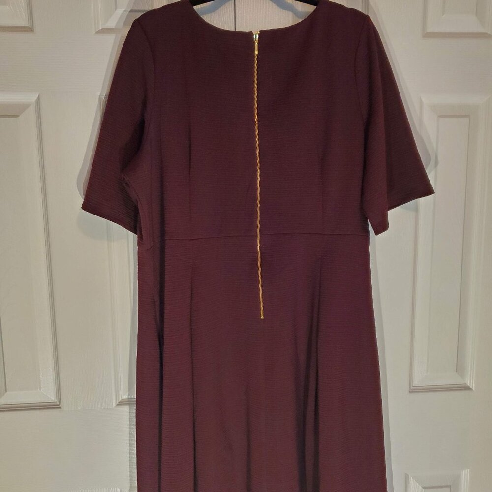 NWT Danny & Nicole Fit & Flare Burgundy Textured SS Zipper Dress Size 3x - Picture 2 of 7